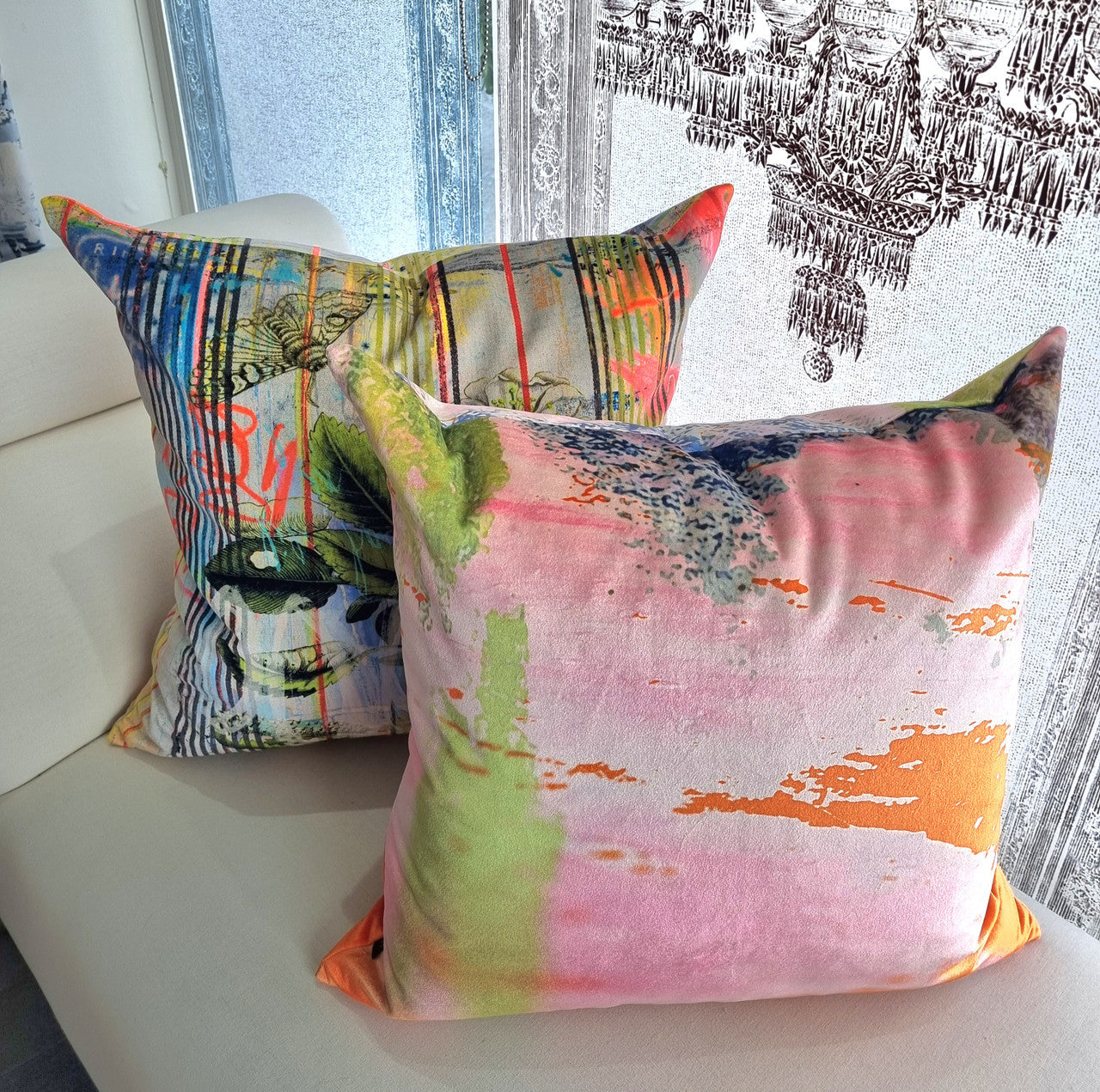 Cushion - Blurred Vision - Pink Iris (linen style)