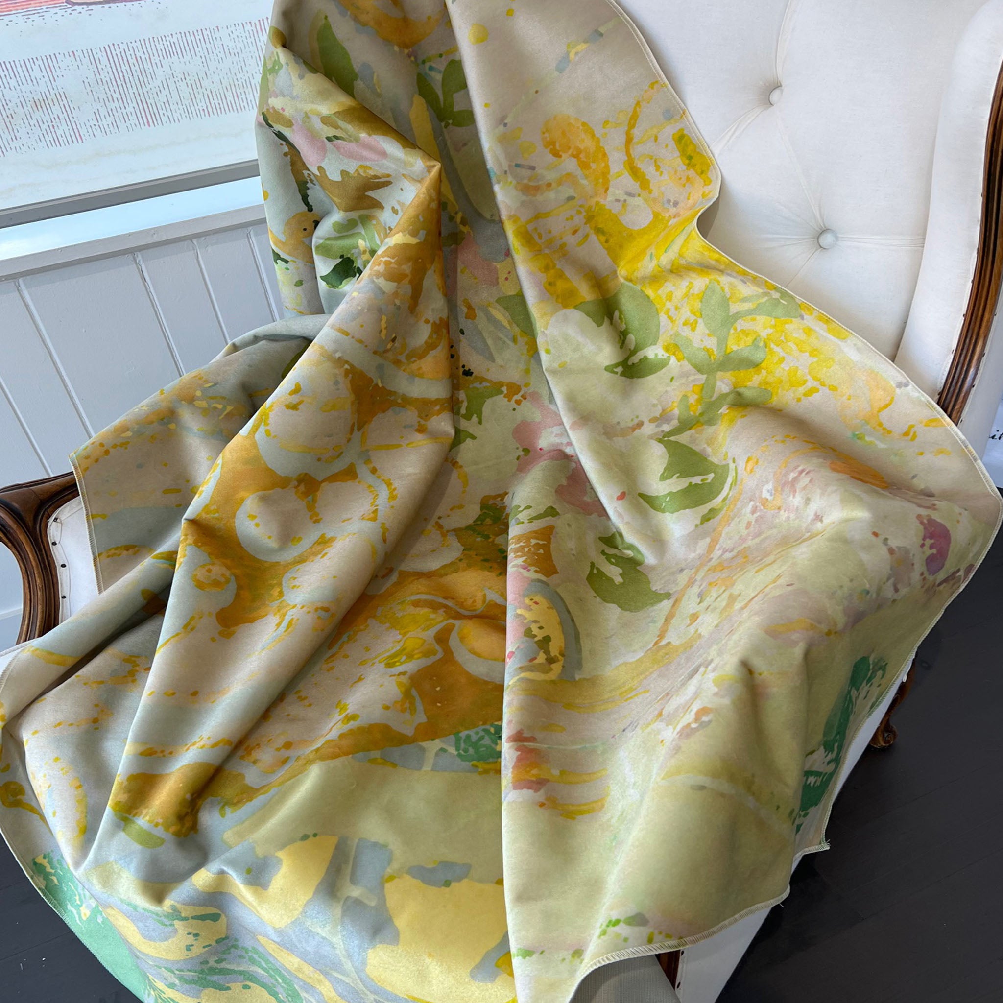 Fabric - Wallpaper Confidential - Whispers