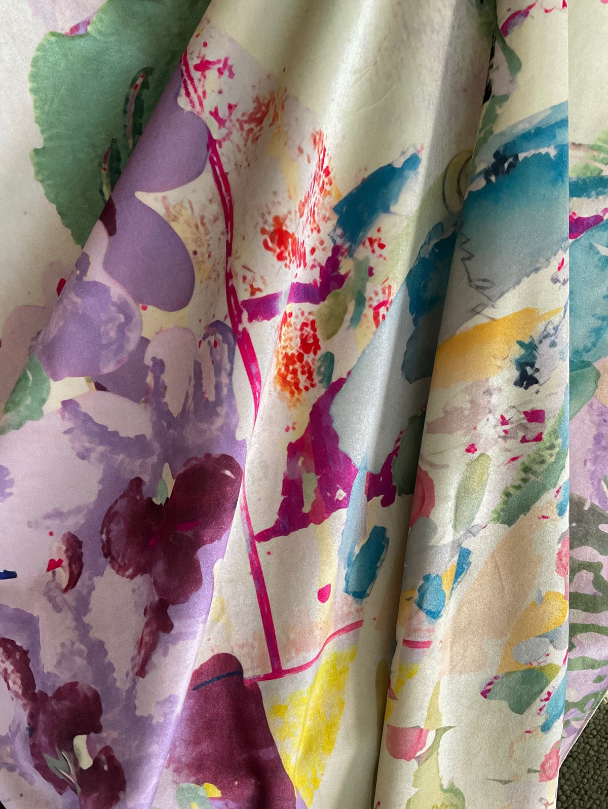 Fabric - Wallpaper Confidential - Gossip